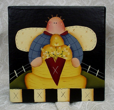 Bee & Hive - Scalloped Paper Mach&eacute; Box