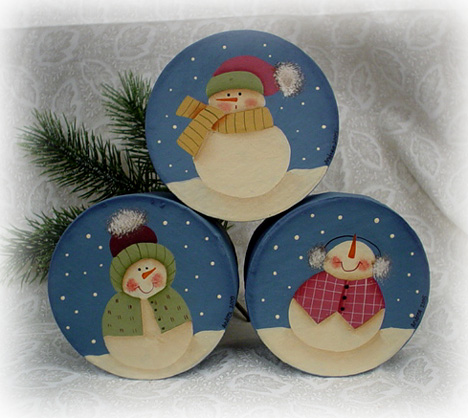 Snow Buddies on Mini Round Paper Mach&eacute; Boxes